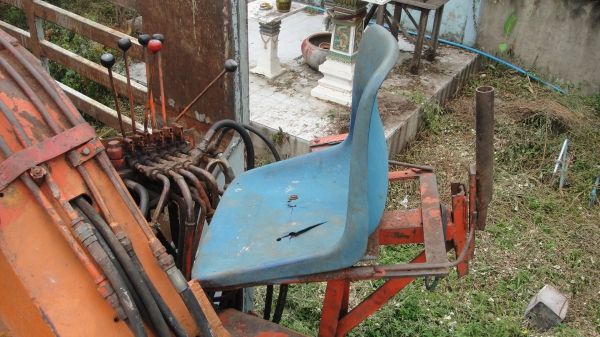 เฮี๊ยบคีบเหล็ก3ตัน สภาพพร้อมใช้ ราคาถูก