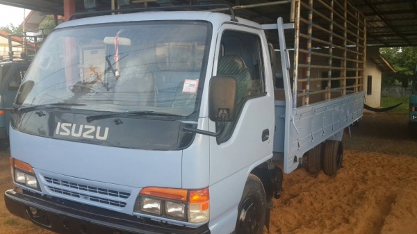 ขาย ISUZU NPR 6ล้อ 120 แรง รถห้างแท้