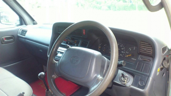 ขายรถตู้ปี44โตโยต้าหัวจรวจ สภาพเดิม เครื่องดีเซล สภาพพร้อมใช้งานแอร์เย็น ขายรถตู้ปี44โตโยต้าหัวจรวจ สภาพเดิม เครื่องดีเซล สภาพพร้อมใช้งานแอร์เย็น