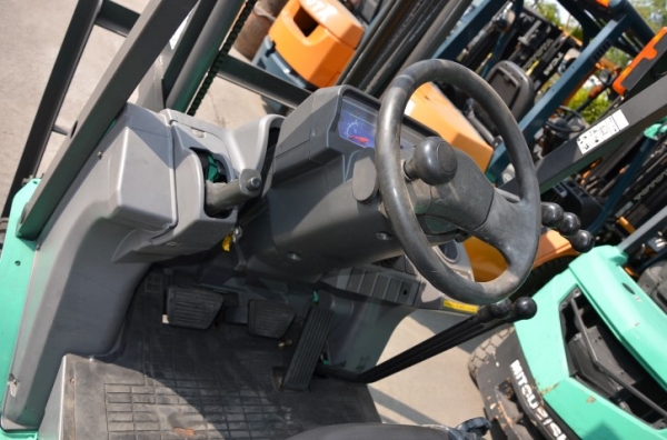 ขาย Mitsubishi FG18D เบนซิน Nissan K15 ธรรมดา 1.8 ตัน ยกสูง 3 เมตรสไลด์ ขาย Mitsubishi FG18D เบนซิน Nissan K15 ธรรมดา 1.8 ตัน ยกสูง 3 เมตรสไลด์