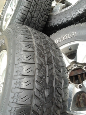 ล้อ Vigo + Yoko AT 265/70/16 สภาพดี พร้อมใช้งาน 1ชุด ล้อ Vigo + Yoko AT 265/70/16 สภาพดี พร้อมใช้งาน 1ชุด