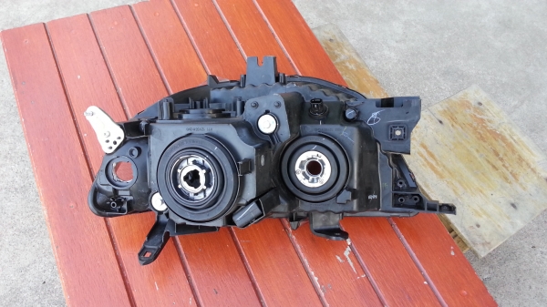 ไฟหน้าหน้า Pajero Sport ข้างขวา ของแท้มืสอง ไฟหน้าหน้า Pajero Sport ข้างขวา ของแท้มืสอง