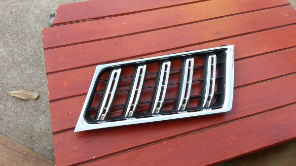 กระจังหน้าหน้า Pajero  Sport ของแท้มืสอง