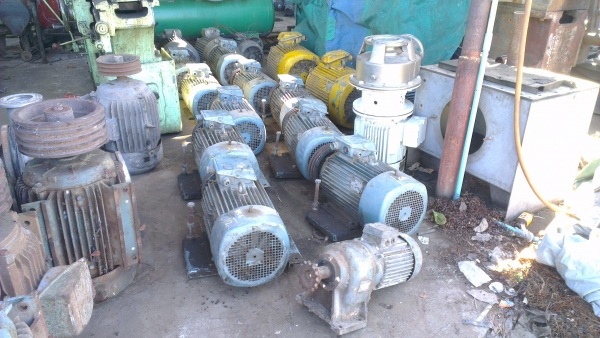 Sell> ขายมอเตอร์ VEM Germany 10 HP ต่อได้ 2 Speed 725 กับ 1465 rpm.ครับ 380V. หายาก ไม่ค่อยได้มา สวยทุกตัวครับ Sell> ขายมอเตอร์ VEM Germany 10 HP ต่อได้ 2 Speed 725 กับ 1465 rpm.ครับ 380V. หายาก ไม่ค่อยได้มา สวยทุกตัวครับ