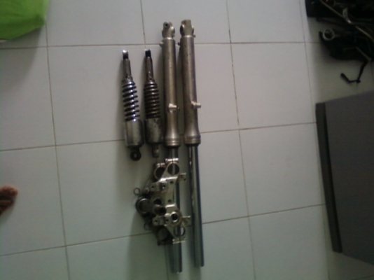 ขาย โช๊กหน้า ชุดแผงคอ โช๊คหลัง บิ๊กไบค์ ราคา 2500 บาทไม่รวมค่าส่ง