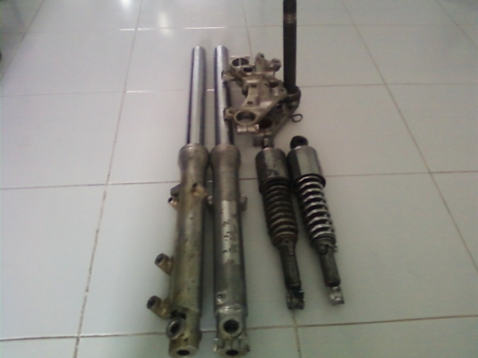 ขาย โช๊กหน้า ชุดแผงคอ โช๊คหลัง บิ๊กไบค์ ราคา 2500 บาทไม่รวมค่าส่ง