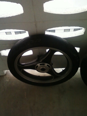 ขายล้อหน้า หลัง บิ๊กไบค์ คาวาซากิ อิลิมิเนเตอร์ ราคา 2500 บาท