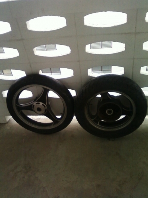ขายล้อหน้า หลัง บิ๊กไบค์ คาวาซากิ อิลิมิเนเตอร์ ราคา 2500 บาท