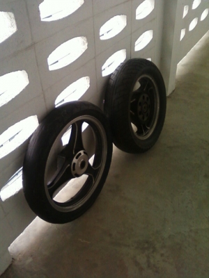 ขายล้อหน้า หลัง บิ๊กไบค์ คาวาซากิ อิลิมิเนเตอร์ ราคา 2500 บาท