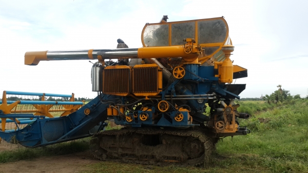 รถเกี่ยวข้าว  บิ๊ก 37