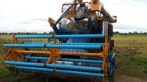 รถเกี่ยวข้าว  บิ๊ก 37