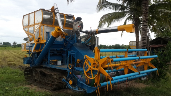 รถเกี่ยวข้าว  บิ๊ก 37