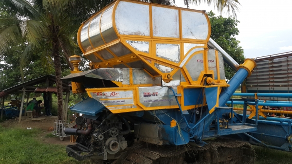 รถเกี่ยวข้าว  บิ๊ก 37