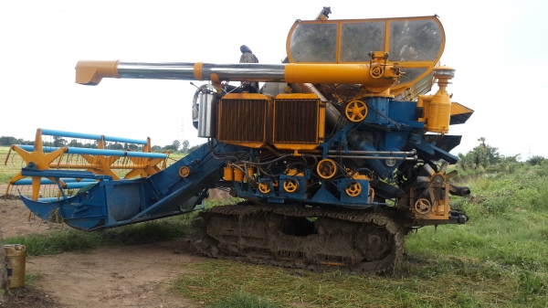 รถเกี่ยวข้าว  บิ๊ก 37