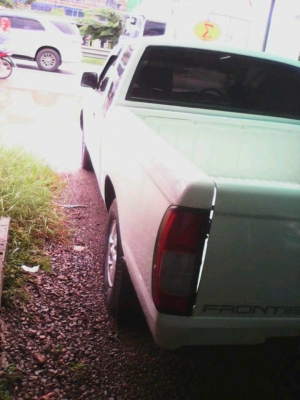 Nissan Frontier เครื่อง 2.7 ปี 2004 สีขาว (ทำสีใหม่) พวงมาลัย Power กระจกมือหมุน เบาะกำมะหยี่ เครื่องดี แอร์เย็น ภายในสะอาด เล่มพฟร้อมโอน Nissan Frontier เครื่อง 2.7 ปี 2004 สีขาว (ทำสีใหม่) พวงมาลัย Power กระจกมือหมุน เบาะกำมะหยี่ เครื่องดี แอร์เย็น ภายในสะอาด เล่มพฟร้อมโอน