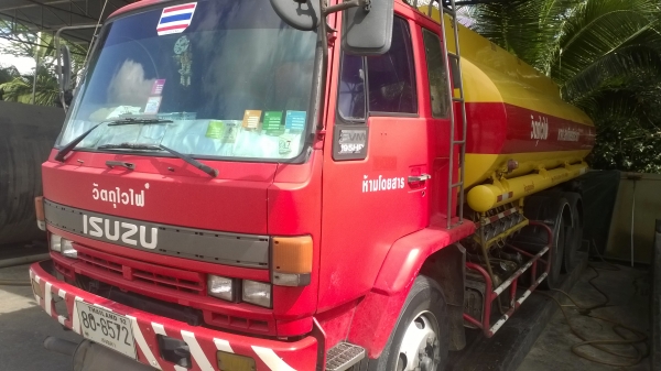 ขาย...(คันนี้ยังอยู่...)10ล้อบรรทุกน้ำมัน195แรง(โหลดล่าง)ถัง15000ลิตร รถสวย..มือเดียวป้ายแดง..(ดูหน้าเล่ม)..