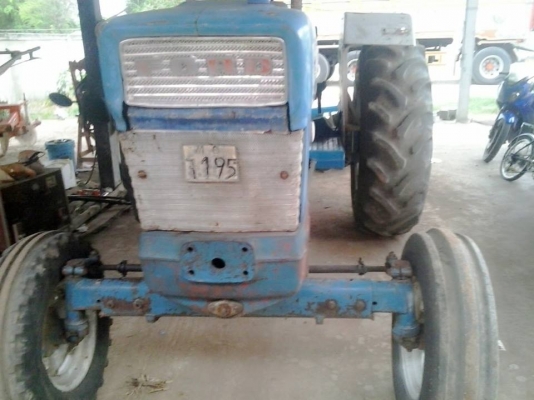 ขาย FORD  5000  รถเก่านอกแท้ พร้อมพาน ซื้อมาใช้ในลาน  แต่ไม่เข้ากับงาน  ตามสภาพ ซื้อมาราคา 41 มีใบอินวอย์  เล่มต้องรออีก 2 เดือน