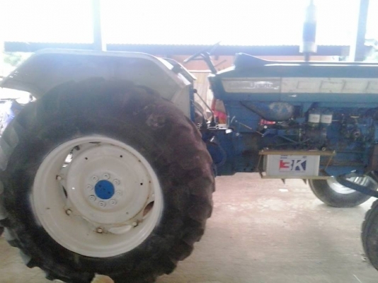 ขาย FORD  5000  รถเก่านอกแท้ พร้อมพาน ซื้อมาใช้ในลาน  แต่ไม่เข้ากับงาน  ตามสภาพ ซื้อมาราคา 41 มีใบอินวอย์  เล่มต้องรออีก 2 เดือน