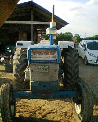 ขาย FORD  5000  รถเก่านอกแท้ พร้อมพาน ซื้อมาใช้ในลาน  แต่ไม่เข้ากับงาน  ตามสภาพ ซื้อมาราคา 41 มีใบอินวอย์  เล่มต้องรออีก 2 เดือน