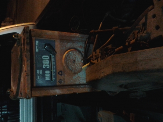 ขาย !! ตู้เชื่อมพลัง300a.รุ่นใหม่ สภาพดี พร้อมใช้ มีสาย