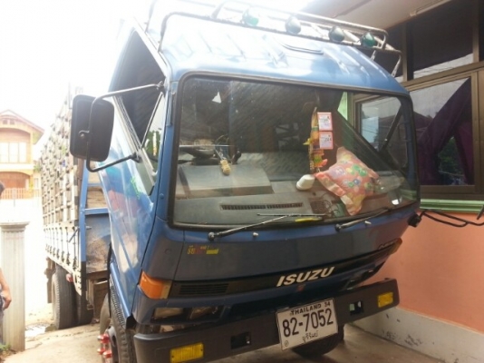 ขายISUZU NPR115แรง สั่งลุยแท้ เครื่องดี แคชซีสวย ยางดี ภายในสวย เฟืองท้ายใหญ่ สภาพสวยพร้อมใช้งาน เอกสารพร้อมโอน สนใจสอบถามรายละเอียดเพิ่มเติมโทร 090-8588220คุณนะ