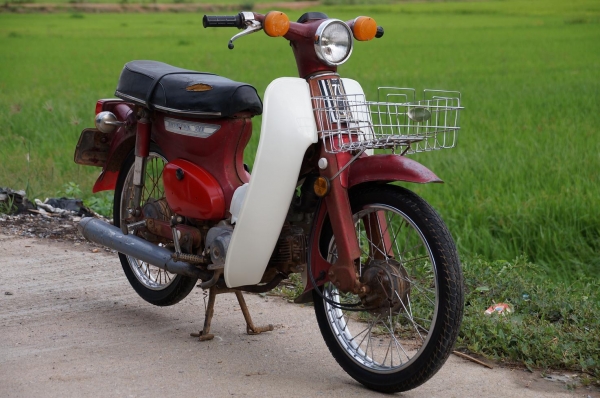 ขาย HONDA C 70 สภาพเดิม แห้ง สนิท ตามรูปครับ รถขับได้ ปกติ เครื่องดี เดินเบานิ่ง มีทะเบียนเล่มเขียว เลขตรง ชัดเจน ขาย HONDA C 70 สภาพเดิม แห้ง สนิท ตามรูปครับ รถขับได้ ปกติ เครื่องดี เดินเบานิ่ง มีทะเบียนเล่มเขียว เลขตรง ชัดเจน