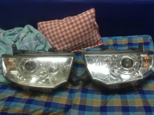 ขายไฟหน้าPajero Sport