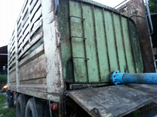 รถอีซูซุ 10 ล้อ ( ไม่ดั้ม )  230 แรงม้า. ปี 48  สนใจติดต่อ  081 - 6079515