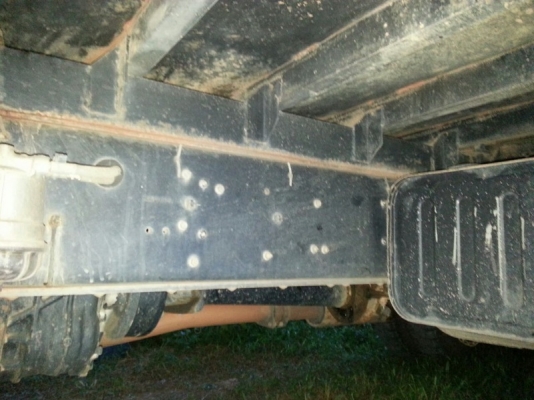 รถอีซูซุ 10 ล้อ ( ไม่ดั้ม )  230 แรงม้า. ปี 48  สนใจติดต่อ  081 - 6079515