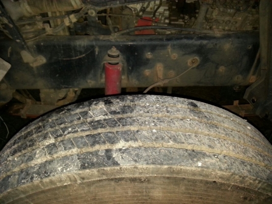 รถอีซูซุ 10 ล้อ ( ไม่ดั้ม )  230 แรงม้า. ปี 48  สนใจติดต่อ  081 - 6079515