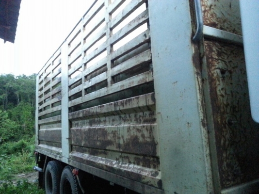 รถอีซูซุ 10 ล้อ ( ไม่ดั้ม )  230 แรงม้า. ปี 48  สนใจติดต่อ  081 - 6079515