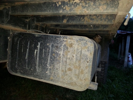 รถอีซูซุ 10 ล้อ ( ไม่ดั้ม )  230 แรงม้า. ปี 48  สนใจติดต่อ  081 - 6079515