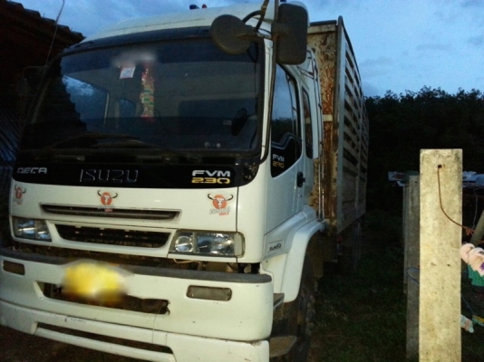 รถอีซูซุ 10 ล้อ ( ไม่ดั้ม )  230 แรงม้า. ปี 48  สนใจติดต่อ  081 - 6079515