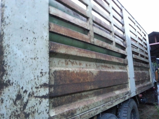 รถอีซูซุ 10 ล้อ ( ไม่ดั้ม )  230 แรงม้า. ปี 48  สนใจติดต่อ  081 - 6079515