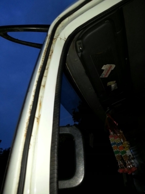 รถอีซูซุ 10 ล้อ ( ไม่ดั้ม )  230 แรงม้า. ปี 48  สนใจติดต่อ  081 - 6079515