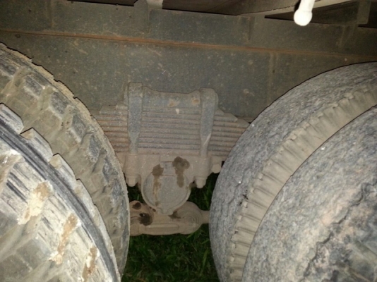 รถอีซูซุ 10 ล้อ ( ไม่ดั้ม )  230 แรงม้า. ปี 48  สนใจติดต่อ  081 - 6079515