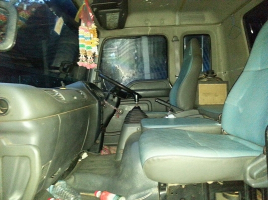 รถอีซูซุ 10 ล้อ ( ไม่ดั้ม )  230 แรงม้า. ปี 48  สนใจติดต่อ  081 - 6079515