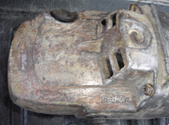 ขายเครื่องเจียรไฟฟ้า ยี่ห้อ makita รุ่น 9617 ขนาด 7" 2000 วัตต์