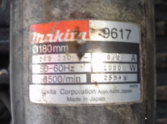 ขายเครื่องเจียรไฟฟ้า ยี่ห้อ makita รุ่น 9617 ขนาด 7" 2000 วัตต์