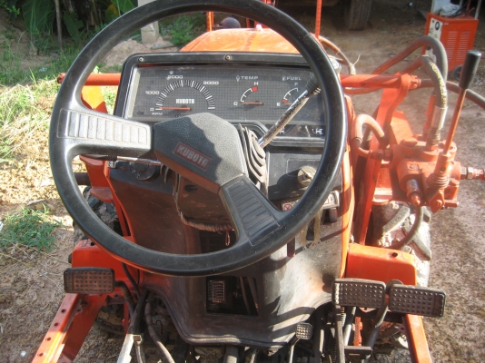 รถไถ นั่งขับ  24 แรง  ราคา  120,000  บาท/ ลดเหลือ 110,000