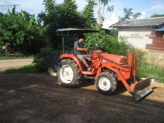 รถไถ นั่งขับ  24 แรง  ราคา  120,000  บาท/ ลดเหลือ 110,000