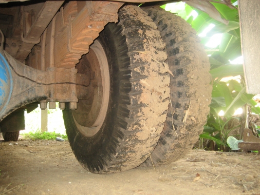 6ล้อ หัวยาว เครื่อง 145 แรง  สโล กลาง  260,000  บาท