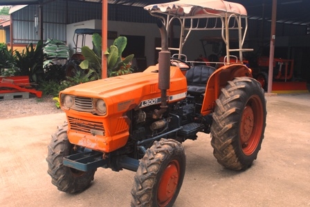 ขายรถไถ Kubota L3001 รถ 2เพลา ตามสภาพครับ สีเดิมๆ เครื่องดีครับ