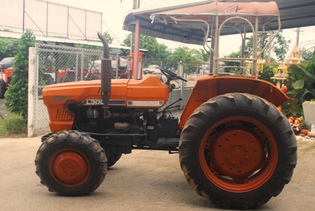 ขายรถไถ Kubota L3001 รถ 2เพลา ตามสภาพครับ สีเดิมๆ เครื่องดีครับ ขายรถไถ Kubota L3001 รถ 2เพลา ตามสภาพครับ สีเดิมๆ เครื่องดีครับ