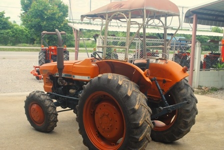 ขายรถไถ Kubota L3001 รถ 2เพลา ตามสภาพครับ สีเดิมๆ เครื่องดีครับ