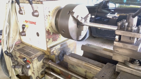 ลดราคาสุด ๆ แท่นกลึง 5 ฟุต รุ่นหนัก 3 เพลา เกียร์บล็อก ฐานเหล็กหล่อ 98,000 สีเดิม ๆ บาง ๆ  ด่วน!!!  รีบใช้เงิน  ราคานี้วันเดียวเท่านั้น