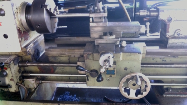 ลดราคาสุด ๆ แท่นกลึง 5 ฟุต รุ่นหนัก 3 เพลา เกียร์บล็อก ฐานเหล็กหล่อ 98,000 สีเดิม ๆ บาง ๆ  ด่วน!!!  รีบใช้เงิน  ราคานี้วันเดียวเท่านั้น