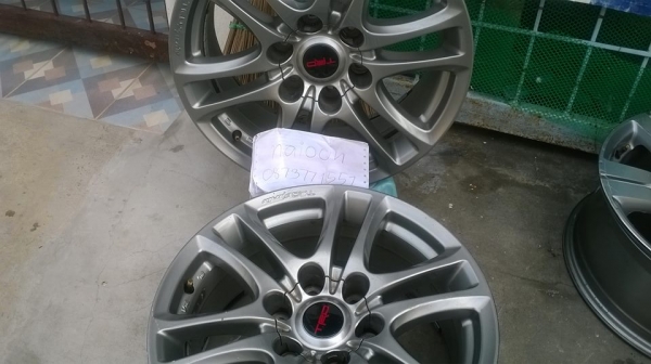 แม็ก TRD 1คู่ขอบ18/8นิ้ว ไม่คด ไม่ดุ้งตามสภาพ