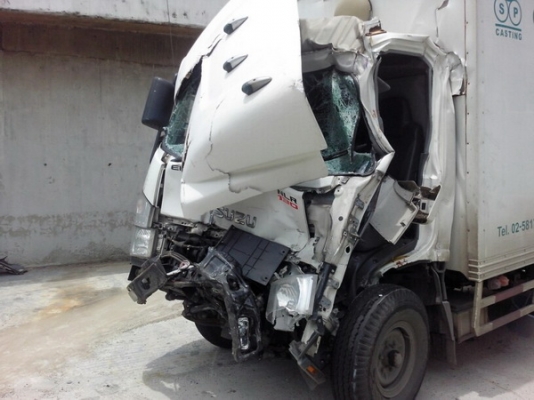 ขายซาก 4ล้อกลาง ISUZU NLR ขนาด 3เมตร ปี 2010 เครื่อง 130 แรงม้า