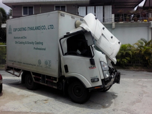 ขายซาก 4ล้อกลาง ISUZU NLR ขนาด 3เมตร ปี 2010 เครื่อง 130 แรงม้า